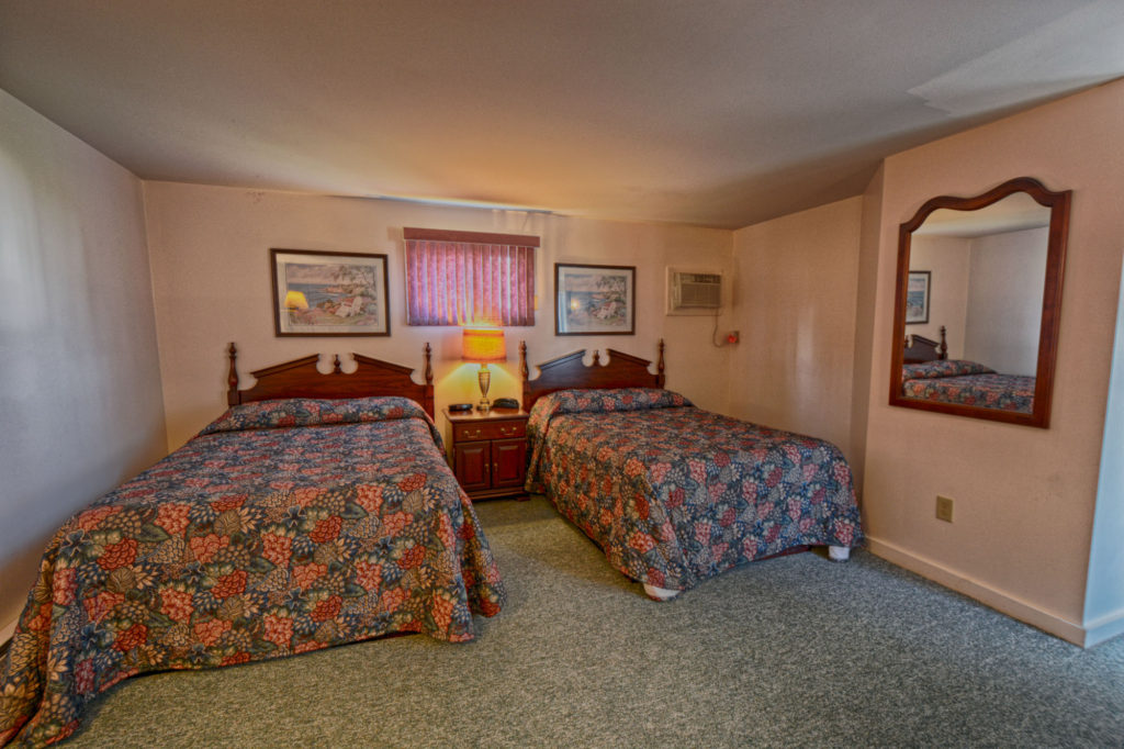 Motel Rooms & Efficiencies | The Garrison Motel, Suites and Cottages of